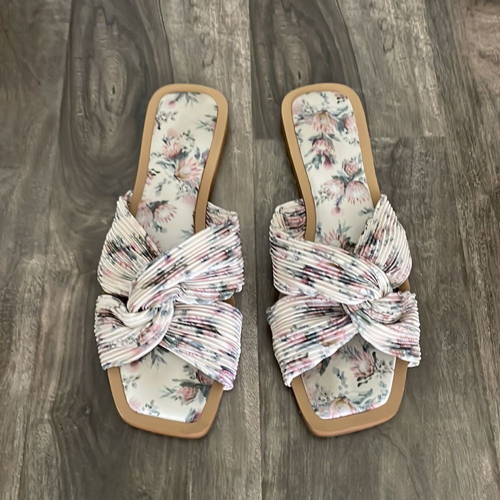Classy, Feminine Sandals 🌸 - Picture 2 of 7